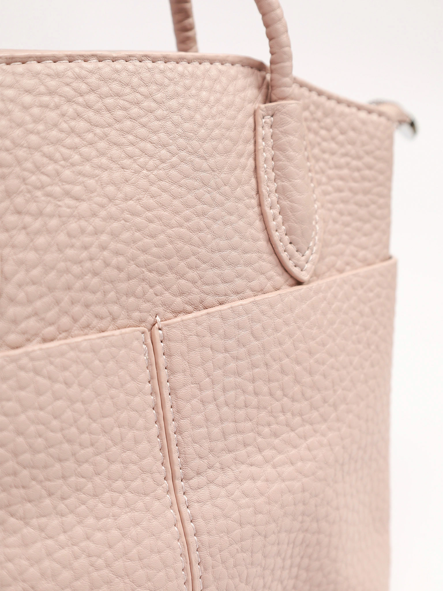 Сумка-тоут с округлыми ручками и декоративным платком в ассортименте